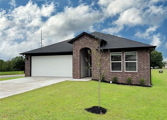 Property at 3100 N Bella St, Siloam Springs, AR 72761, 4 beds, 3 baths