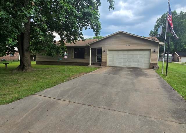 Property at 297 Lee Town Dr, Pea Ridge, AR 72751, 3 beds, 2 baths
