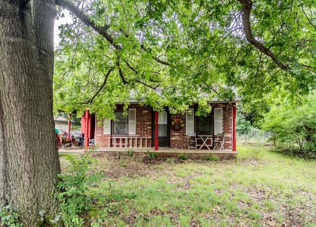 Property at 2710 Villa Blvd, Fayetteville, AR 72703, 3 beds, 2 baths