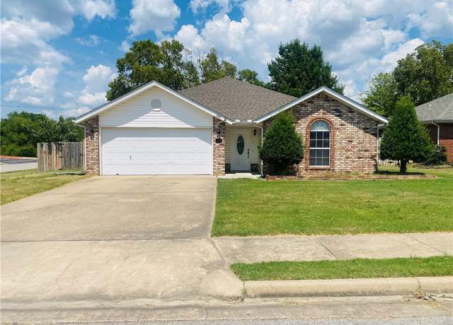 Property at 801 Jon Dr, Bentonville, AR 72712, 3 beds, 2 baths