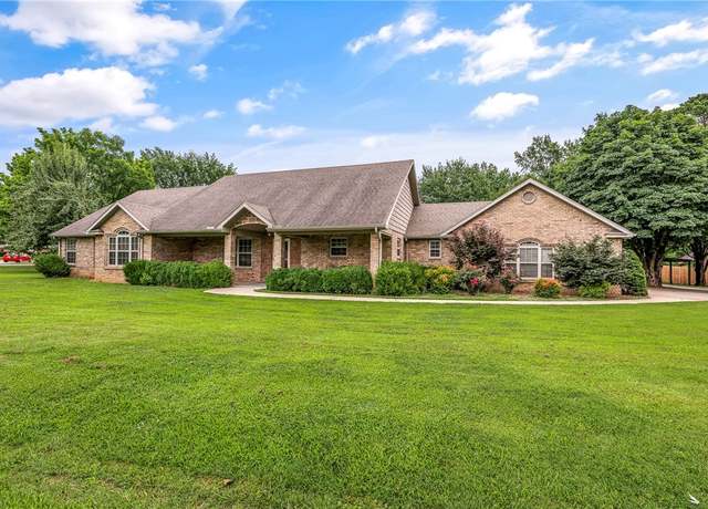 Property at 515 Catlett St, Prairie Grove, AR 72753, 3 beds, 3 baths