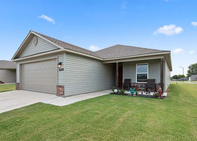 Property at 3608 N Marian St, Siloam Springs, AR 72761, 4 beds, 2 baths