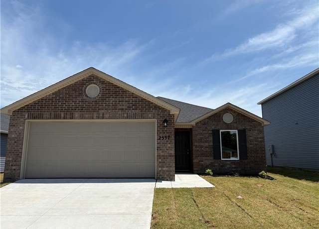 Property at 2537 E War Eagle St, Fayetteville, AR 72701, 3 beds, 2 baths