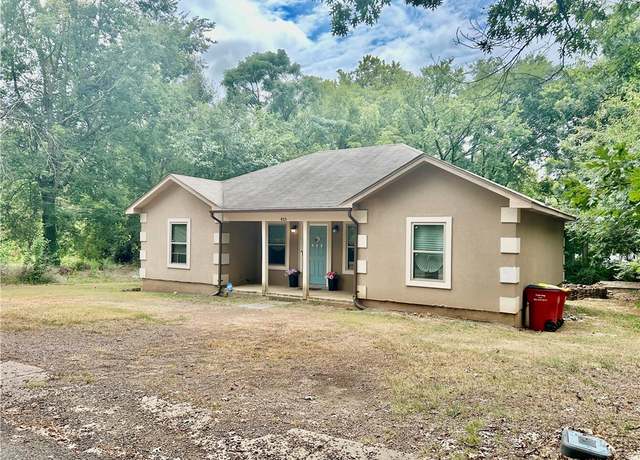 Property at 405 W Valley St, Morrilton, AR 72110, 3 beds, 2 baths