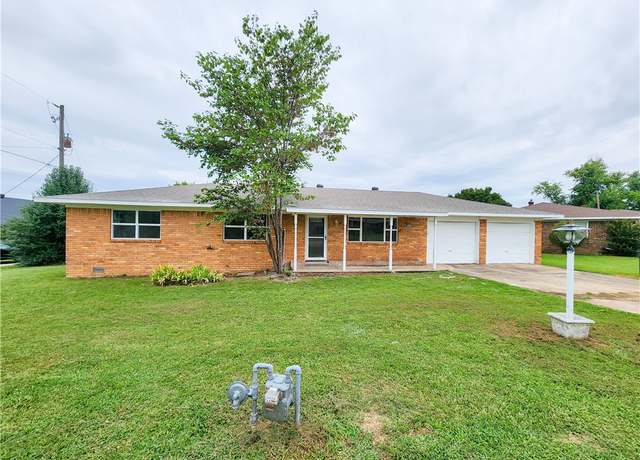 Property at 2004 S 12th St, Rogers, AR 72758, 3 beds, 2 baths