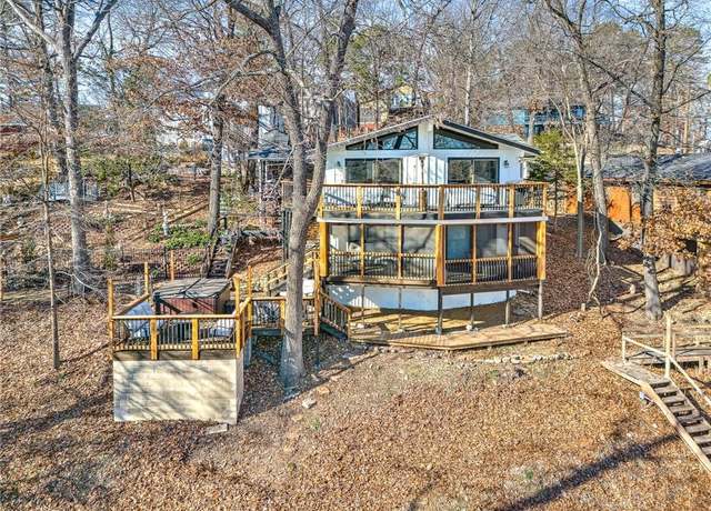 Property at 8615 White Oak Dr, Rogers, AR 72756, 3 beds, 3 baths