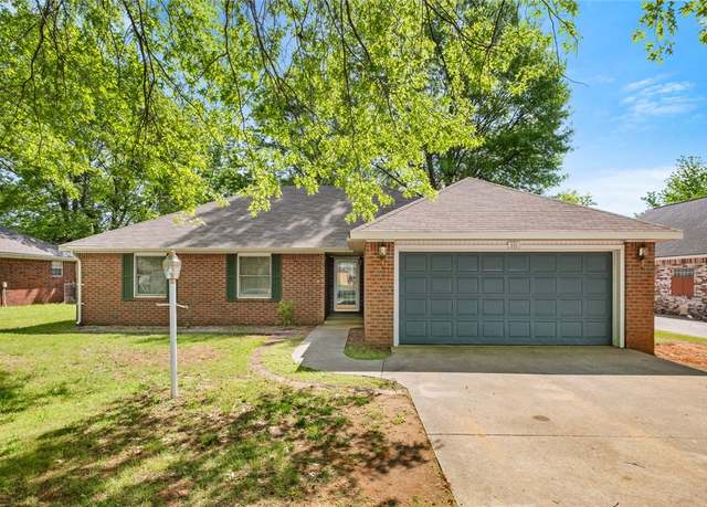 Property at 511 N Oakwood St, Lowell, AR 72745, 3 beds, 2 baths