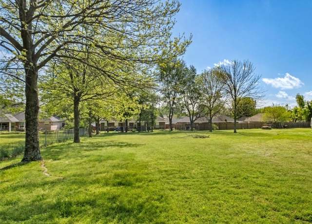 Property at 511 N Oakwood St, Lowell, AR 72745, 3 beds, 2 baths