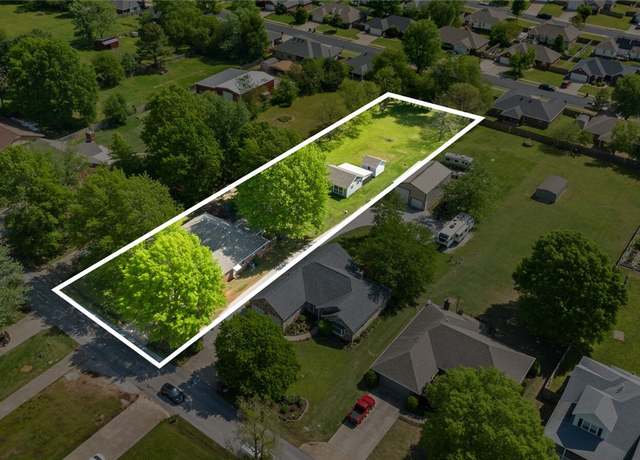 Property at 511 N Oakwood St, Lowell, AR 72745, 3 beds, 2 baths