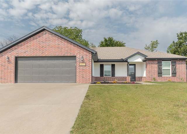 Property at 1650 Seattle Slew St, Prairie Grove, AR 72753, 3 beds, 2 baths
