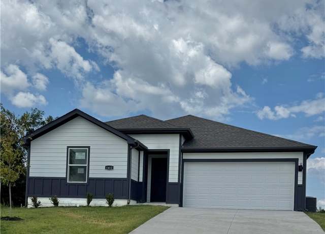 Property at 1412 NW 5th Ave, Gentry, AR 72734, 4 beds, 2 baths