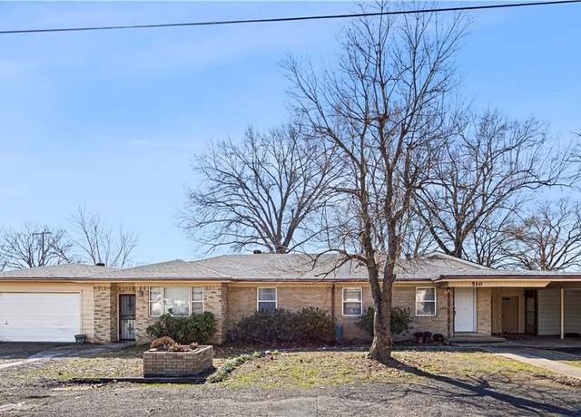 Property at 510 E 11th St, Russellville, AR 72801, 3 beds, 2 baths