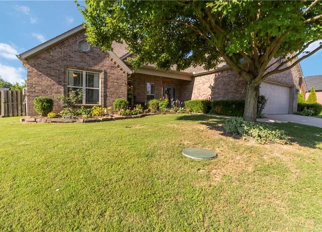 Property at 1202 Lexington Cir, Springdale, AR 72762, 3 beds, 2 baths