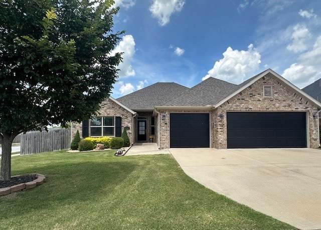 Property at 5792 W Cane Hill Dr, Fayetteville, AR 72704, 4 beds, 3 baths