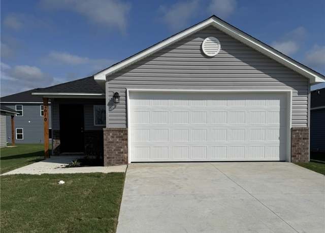 Property at 2610 E Meramec St, Fayetteville, AR 72701, 3 beds, 2 baths