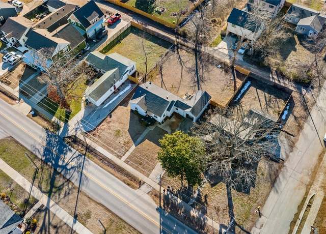 Property at 815 NW A St, Bentonville, AR 72712, 3 beds, 1 bath