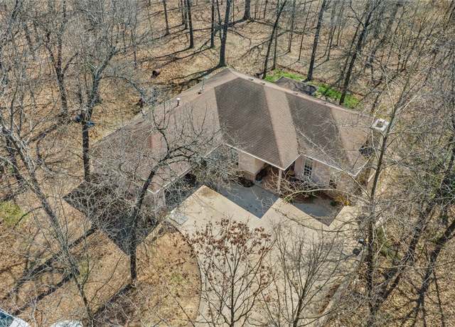 Property at 9 Aldershot Dr, Bella Vista, AR 72714, 2 beds, 2 baths