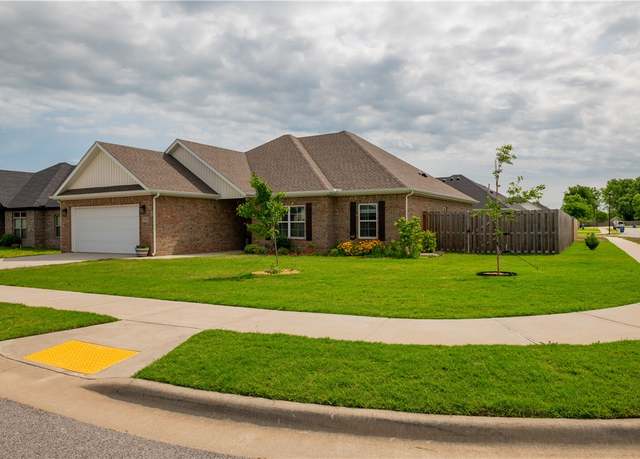 Property at 924 Laux Ln, Pea Ridge, AR 72751, 4 beds, 2 baths