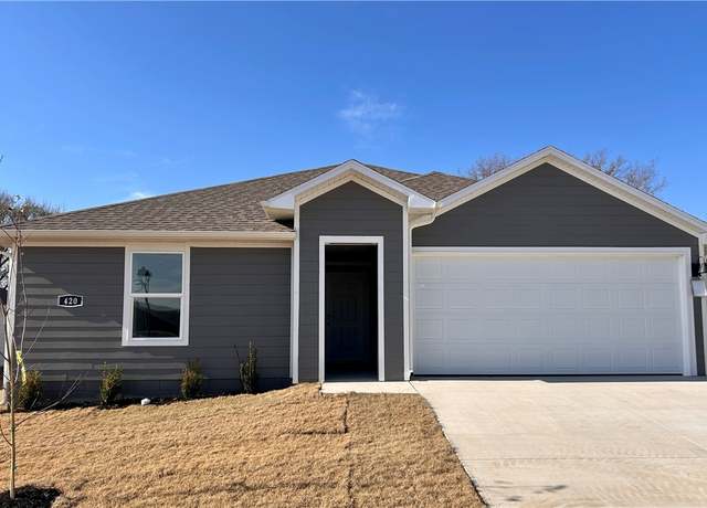 Property at 911 Rently St, Prairie Grove, AR 72753, 3 beds, 2 baths