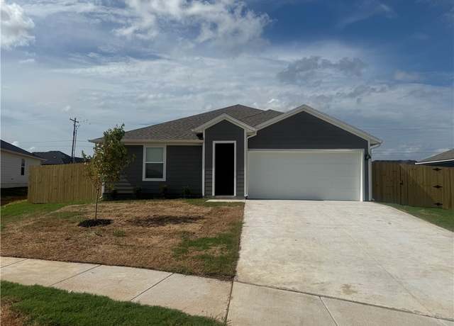 Property at 911 Rently St, Prairie Grove, AR 72753, 3 beds, 2 baths