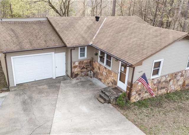 Property at 16249 Hickory Dr, Rogers, AR 72756, 5 beds, 3 baths