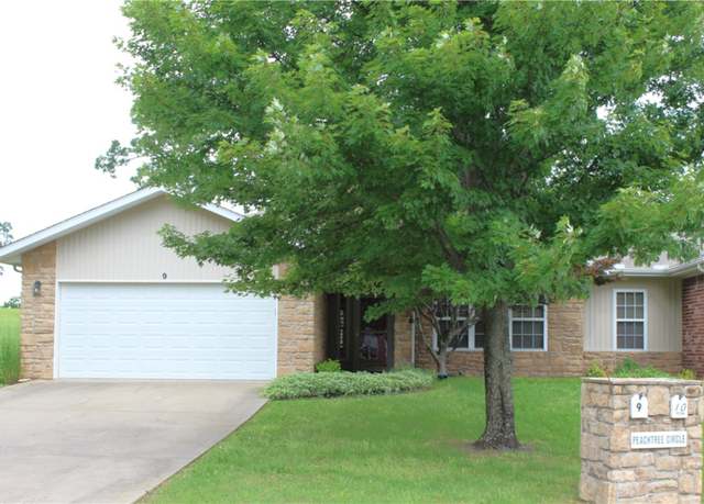 Property at 9 Peachtree Cir, Holiday Island, AR 72631, 2 beds, 2 baths