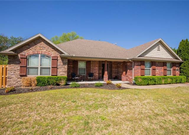 Property at 3113 Raven Ln, Fayetteville, AR 72704, 3 beds, 2 baths