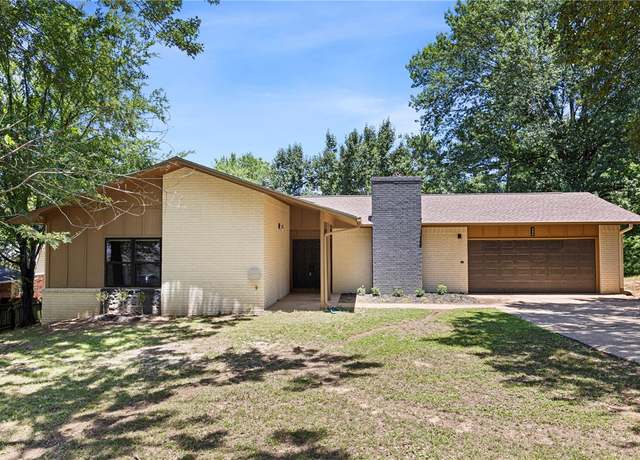 Property at 904 W 17th Ter, Russellville, AR 72801, 3 beds, 2 baths