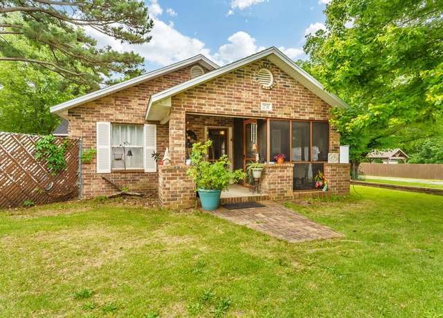 Property at 2735 E Wyman Rd, Fayetteville, AR 72701, 2 beds, 1 bath