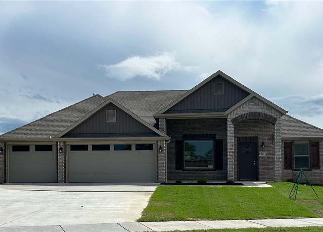 Property at 603 Pennington Ave, Prairie Grove, AR 72753, 4 beds, 2 baths