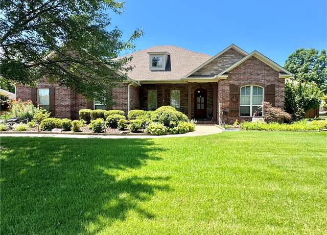 Property at 706 Durant Ave, Russellville, AR 72801, 4 beds, 3 baths