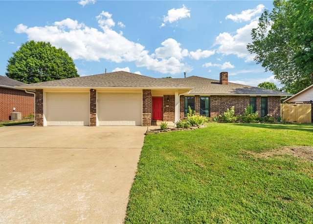 Property at 1902 SE Lawrence St, Bentonville, AR 72712, 4 beds, 3 baths