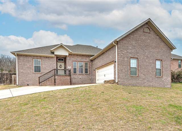 Property at 824 W Partridge Dr, Fayetteville, AR 72701, 3 beds, 2 baths