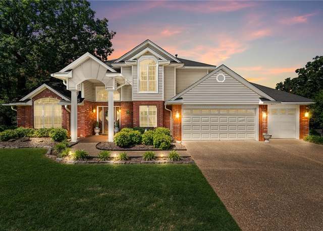 Property at 1309 Valley View St, Van Buren, AR 72956, 5 beds, 3.5 baths