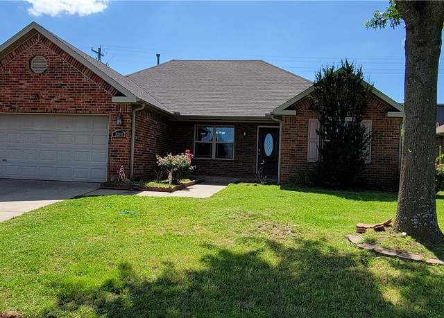 Property at 3210 S 3rd St, Rogers, AR 72758, 3 beds, 2 baths