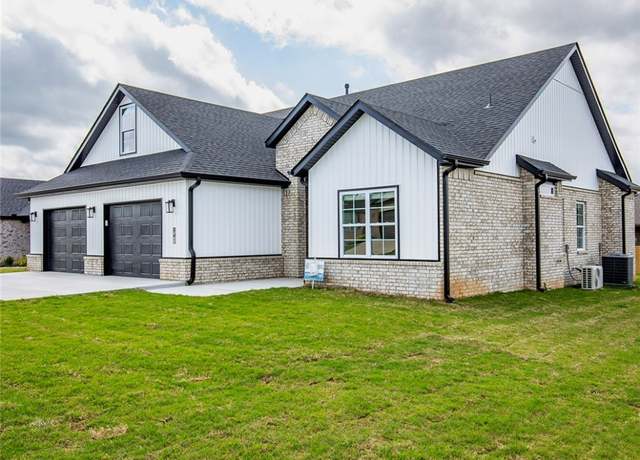 Property at 841 Round Top St, Prairie Grove, AR 72753, 3 beds, 2 baths