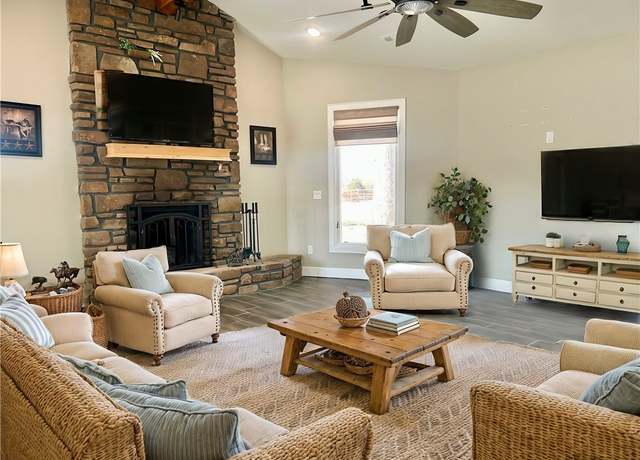 Property at 11843 Cemetery Rd, Rogers, AR 72756, 3 beds, 2.5 baths
