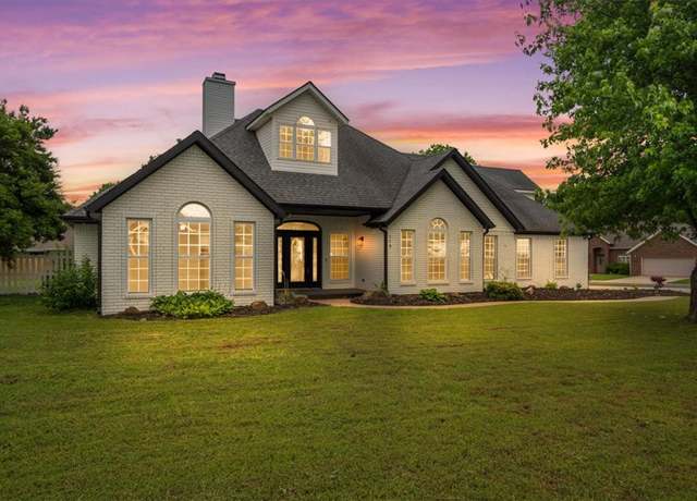 Property at 119 Elm St, Centerton, AR 72719, 3 beds, 3 baths