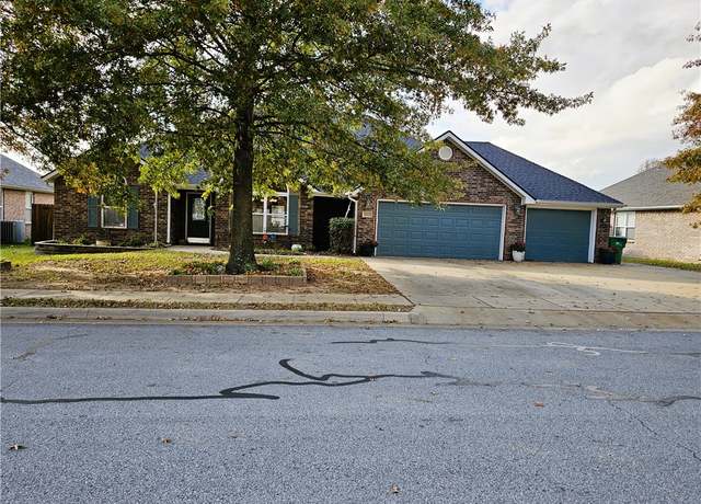 Property at 1111 Lariat Dr, Centerton, AR 72719, 3 beds, 2 baths