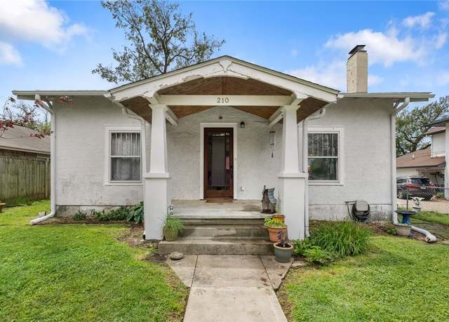 Property at 210 Ashley St, Siloam Springs, AR 72761, 3 beds, 2 baths