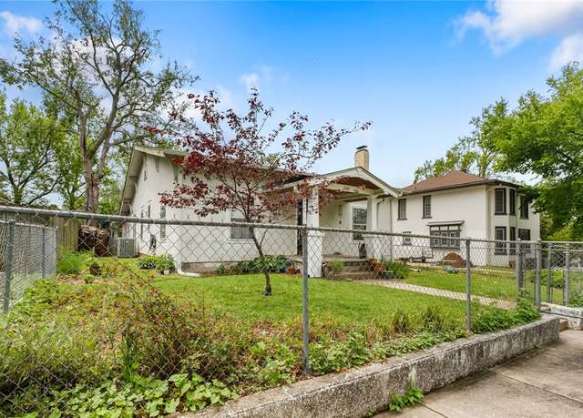 Property at 210 Ashley St, Siloam Springs, AR 72761, 3 beds, 2 baths