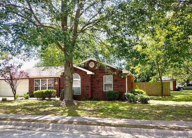 Property at 1604 Michael Ln, Siloam Springs, AR 72761, 3 beds, 2 baths
