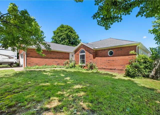 Property at 658 Walnut Ridge St, Centerton, AR 72719, 3 beds, 2 baths