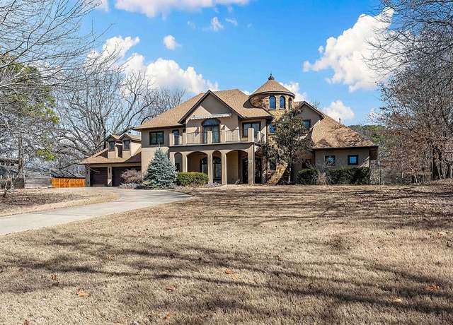 Property at 608 Sequoyah Dr, Fayetteville, AR 72701, 5 beds, 4.5 baths
