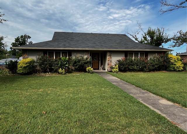 Property at 1012 S 19th St, Rogers, AR 72758, 3 beds, 2 baths