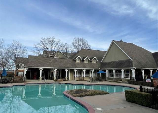 Property at 4230 NW Meadow Creek Cir #102, Fayetteville, AR 72703, 3 beds, 2 baths