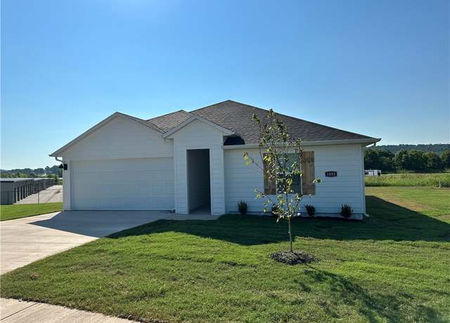 Property at 1030 Rently St, Prairie Grove, AR 72753, 3 beds, 2 baths