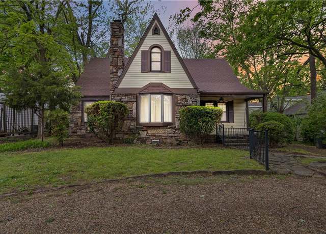 Property at 601 N Wilson Ave, Fayetteville, AR 72701, 4 beds, 2 baths