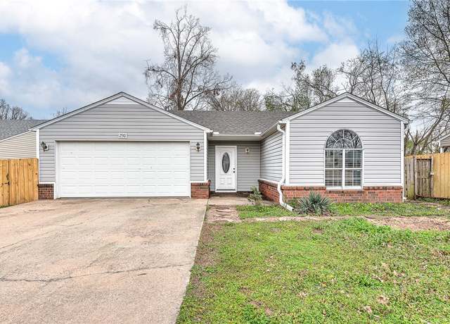 Property at 2910 NE 16th St, Bentonville, AR 72712, 3 beds, 2 baths
