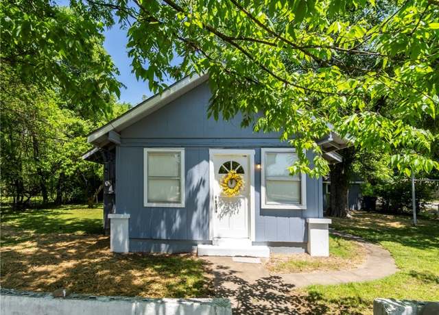 Property at 503 W Tahlequah St, Siloam Springs, AR 72761, 2 beds, 1 bath
